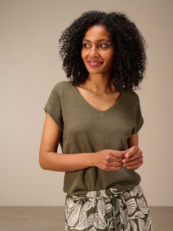 Sweater vest with linen