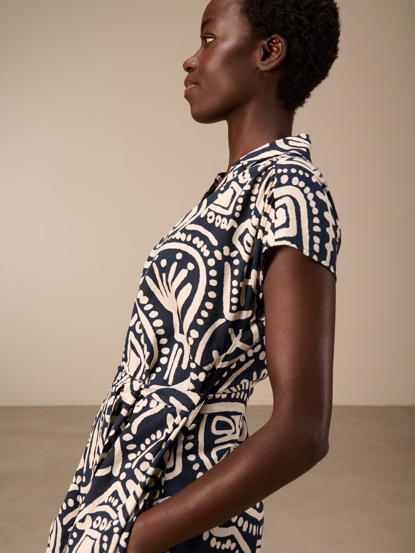 Dress with collar