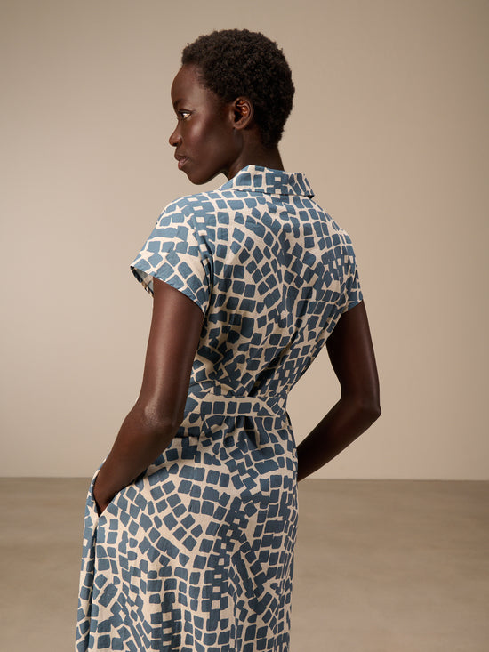 Dress with collar