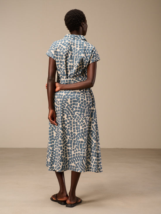 Dress with collar