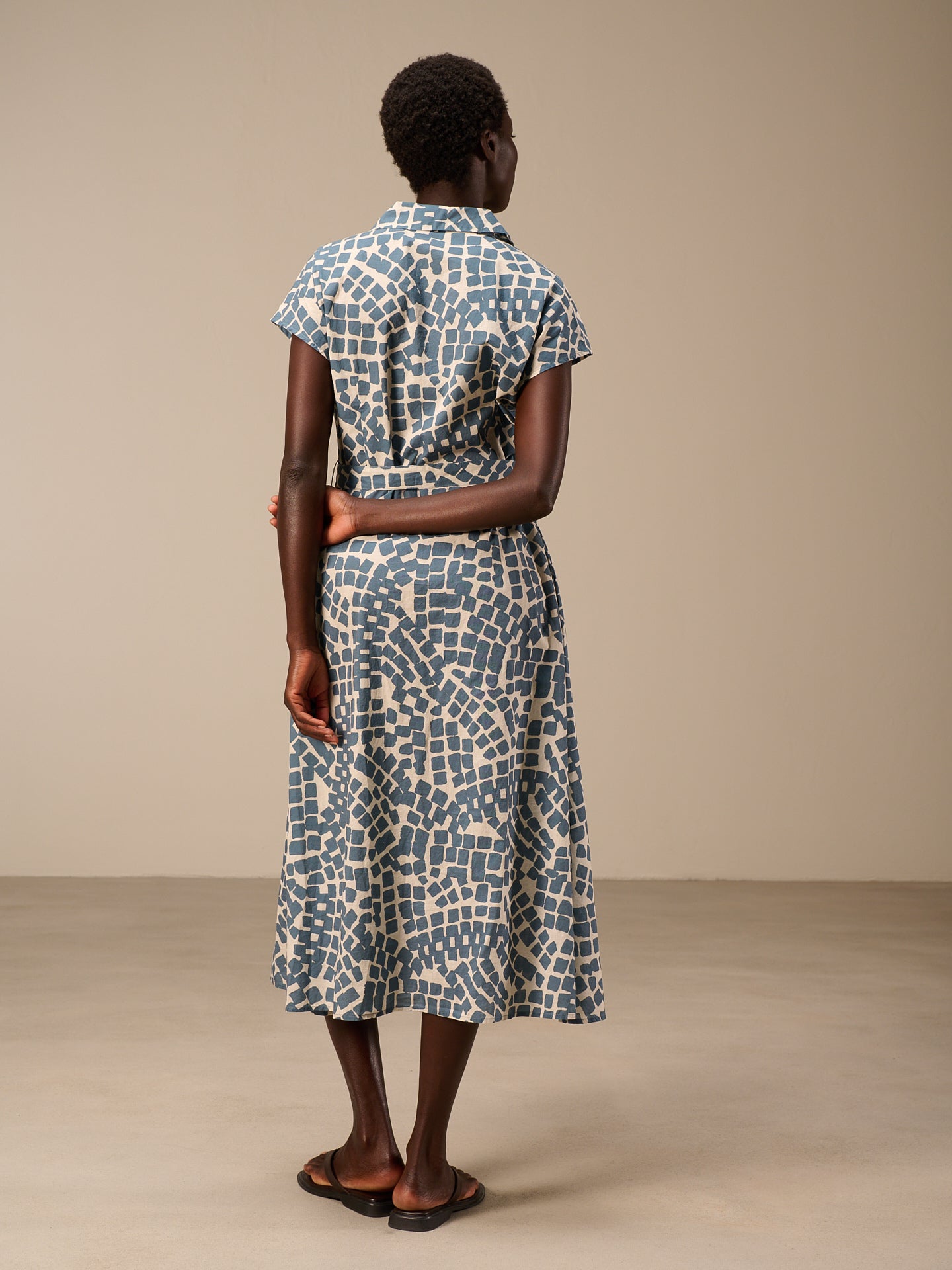 Dress with collar