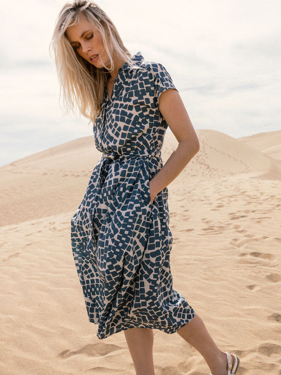 Dress with collar