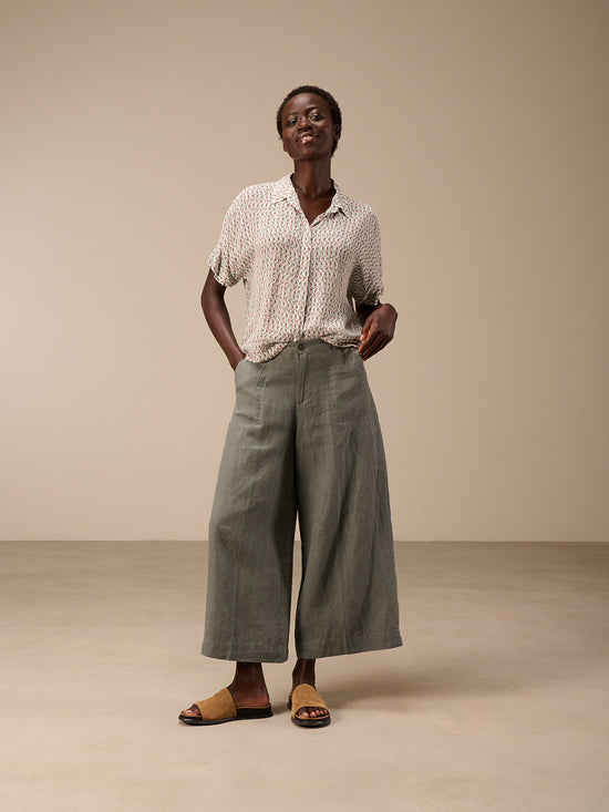 Short-sleeved blouse