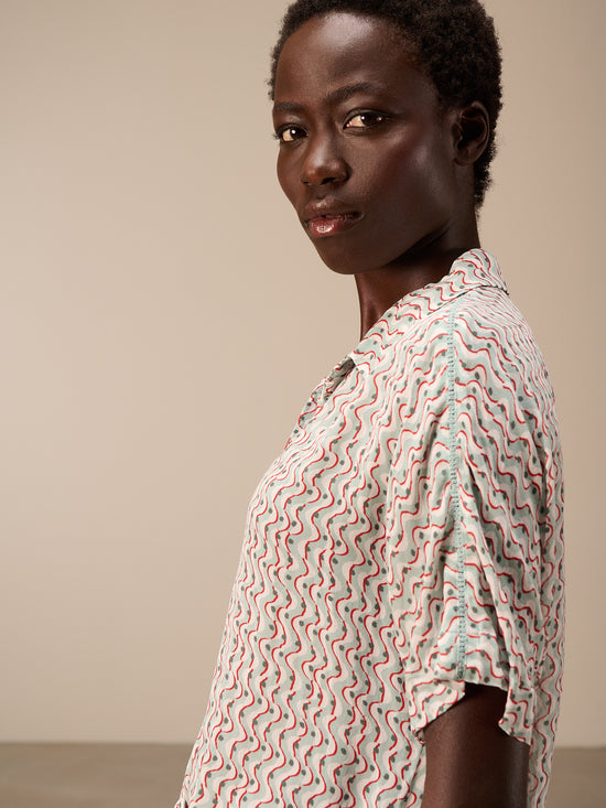 Short-sleeved blouse