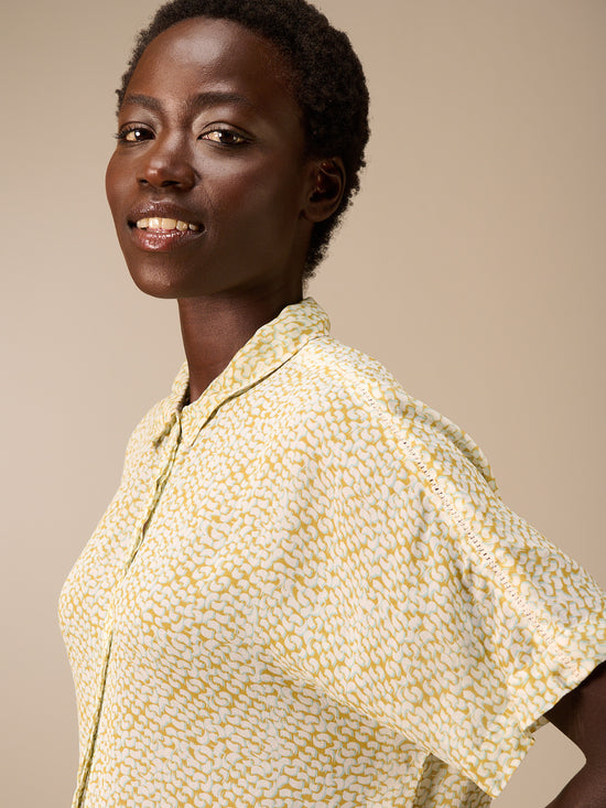 Short-sleeved blouse