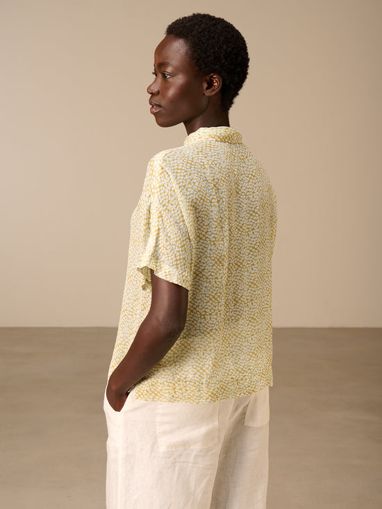 Short-sleeved blouse