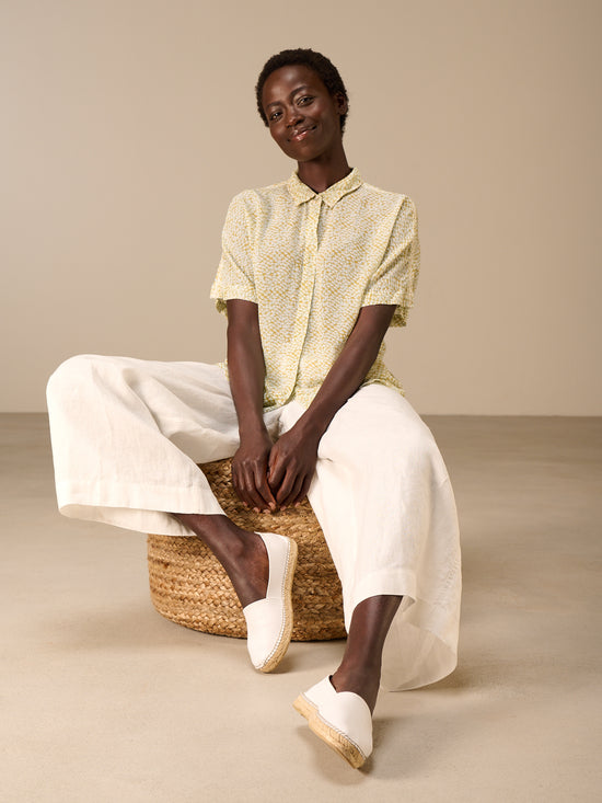 Short-sleeved blouse