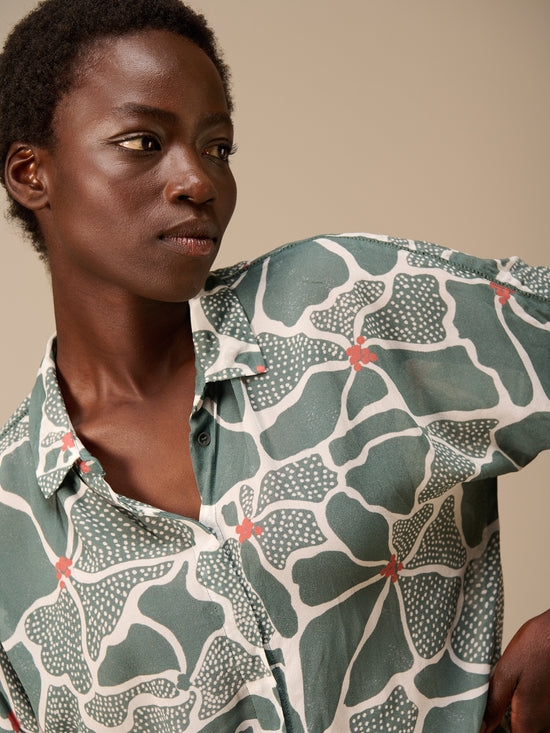 Short-sleeved blouse