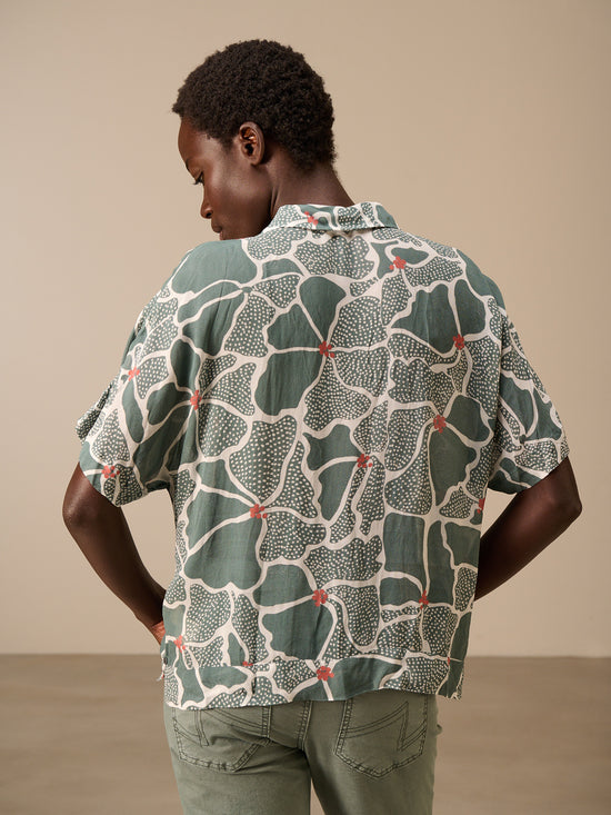 Short-sleeved blouse