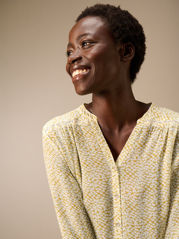 blouse avec patte de boutonnage