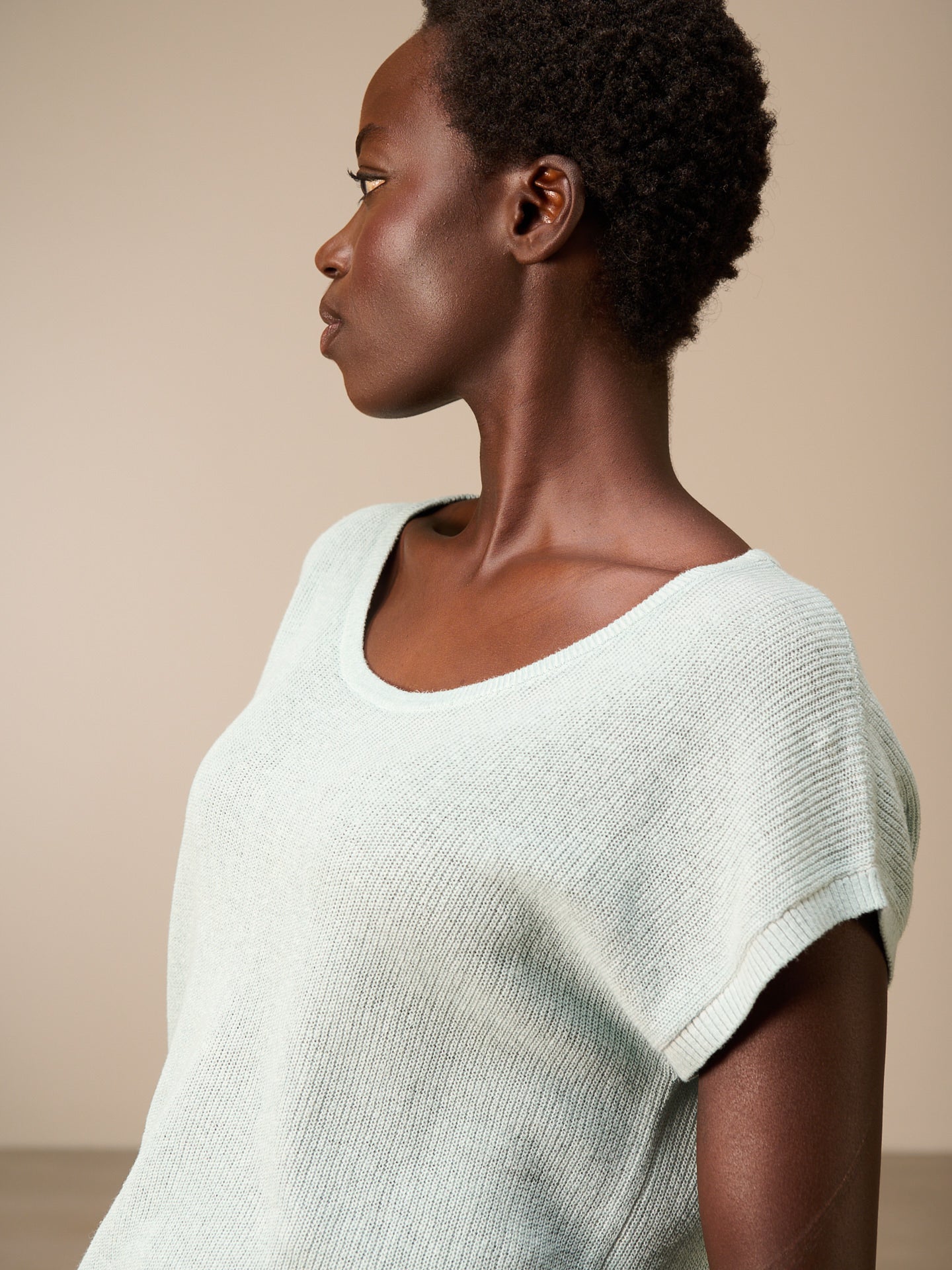 Round-neck sweater vest