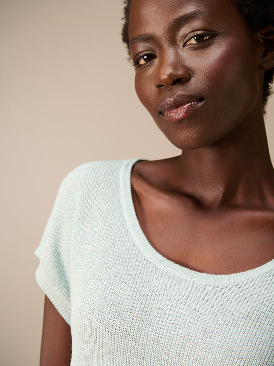 Round-neck sweater vest