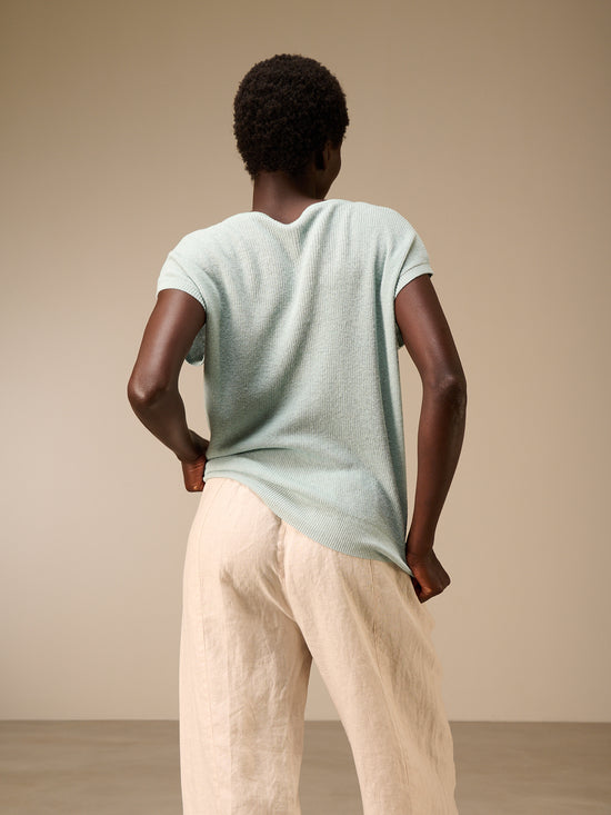 Round-neck sweater vest