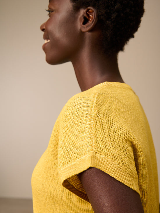 Round-neck sweater vest