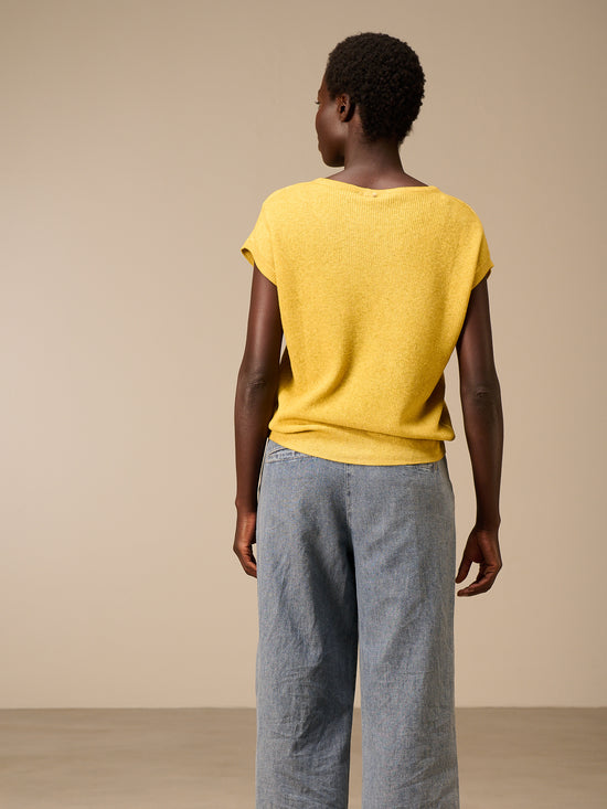 Round-neck sweater vest