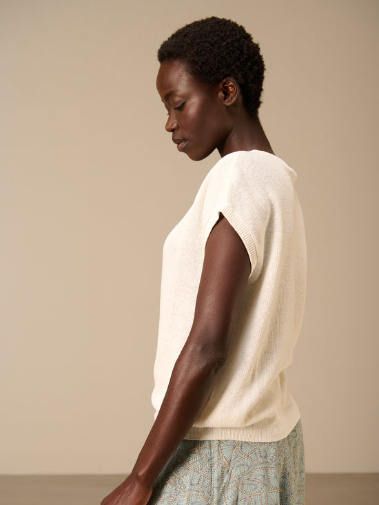 Round-neck sweater vest