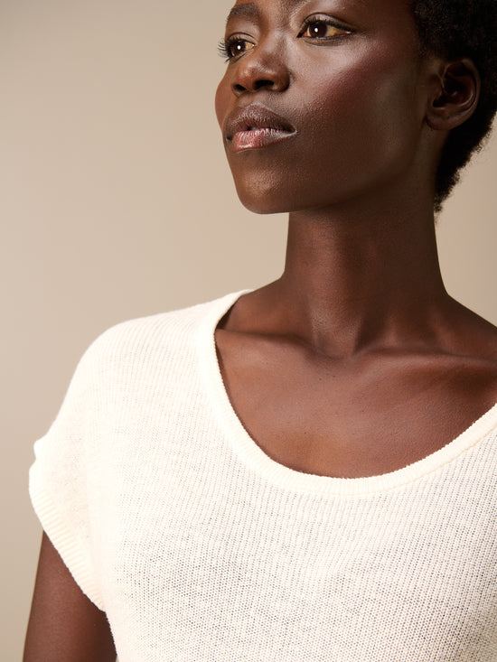 Round-neck sweater vest