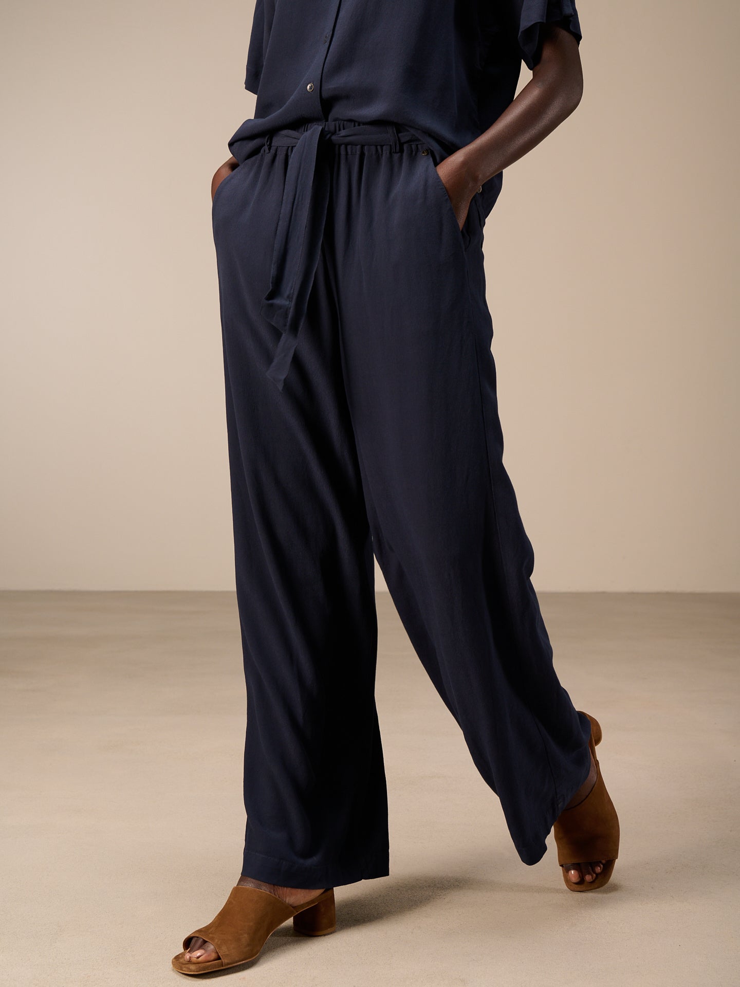 Pants with belt