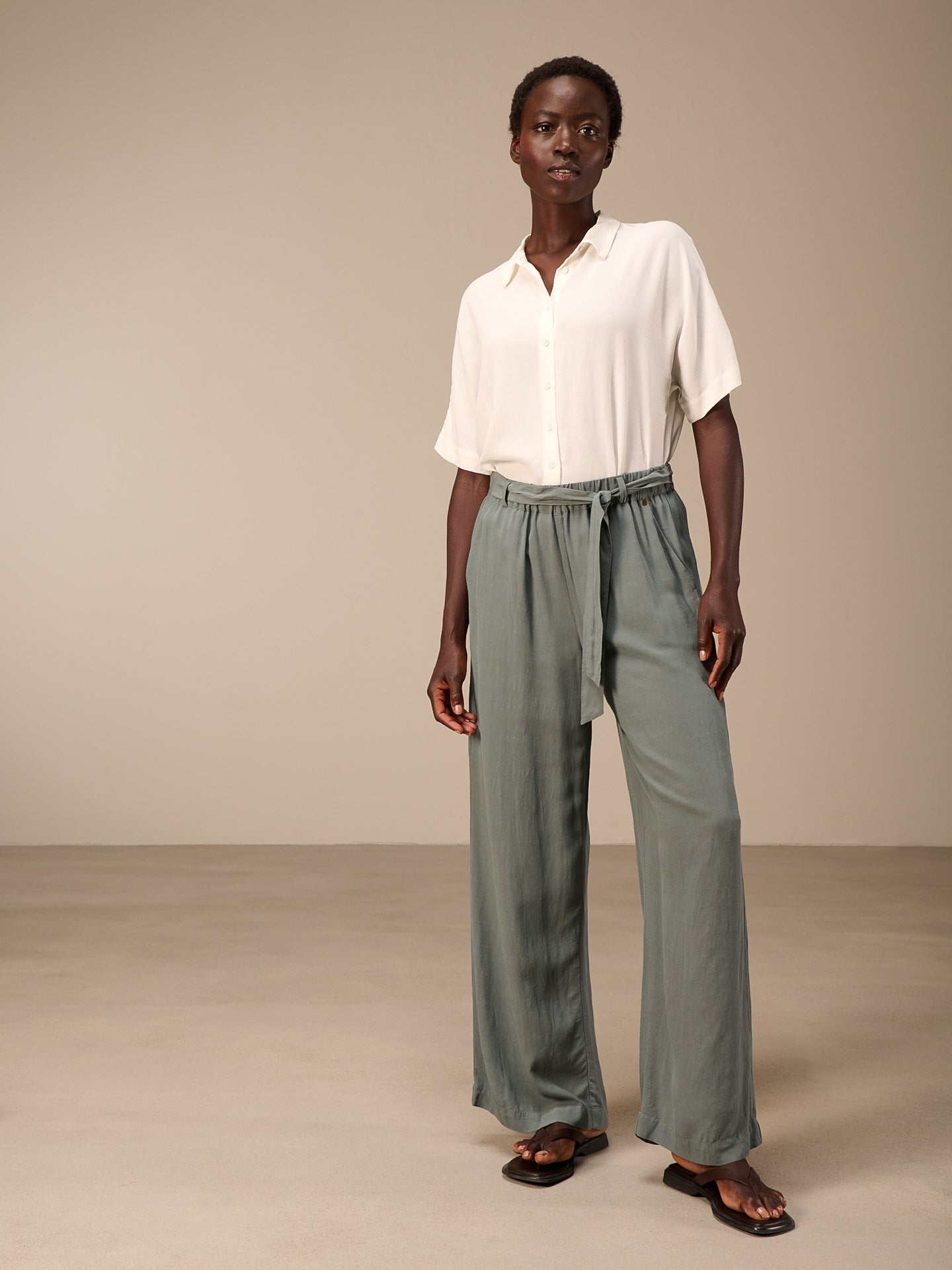Pants with belt