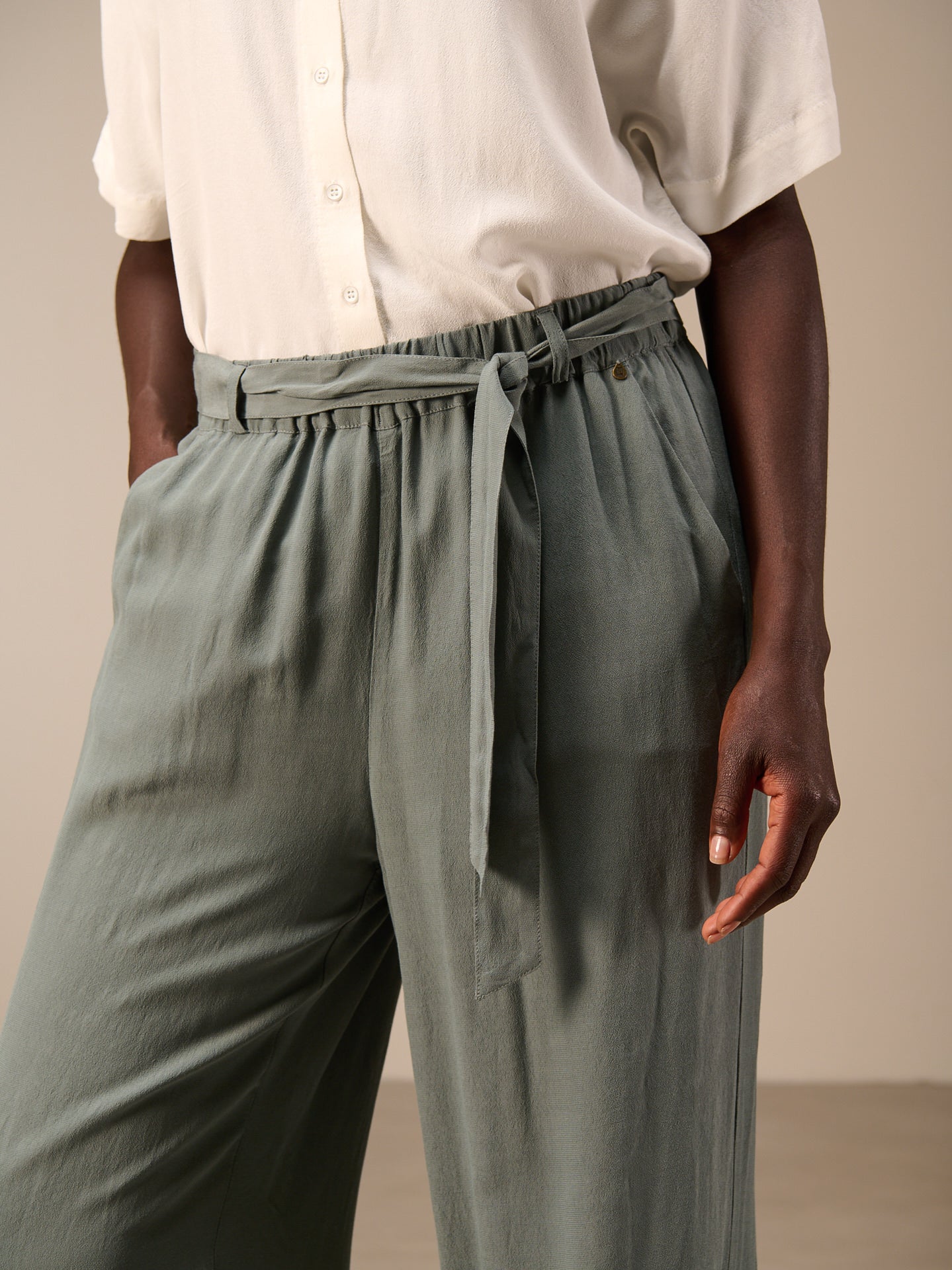 Pants with belt