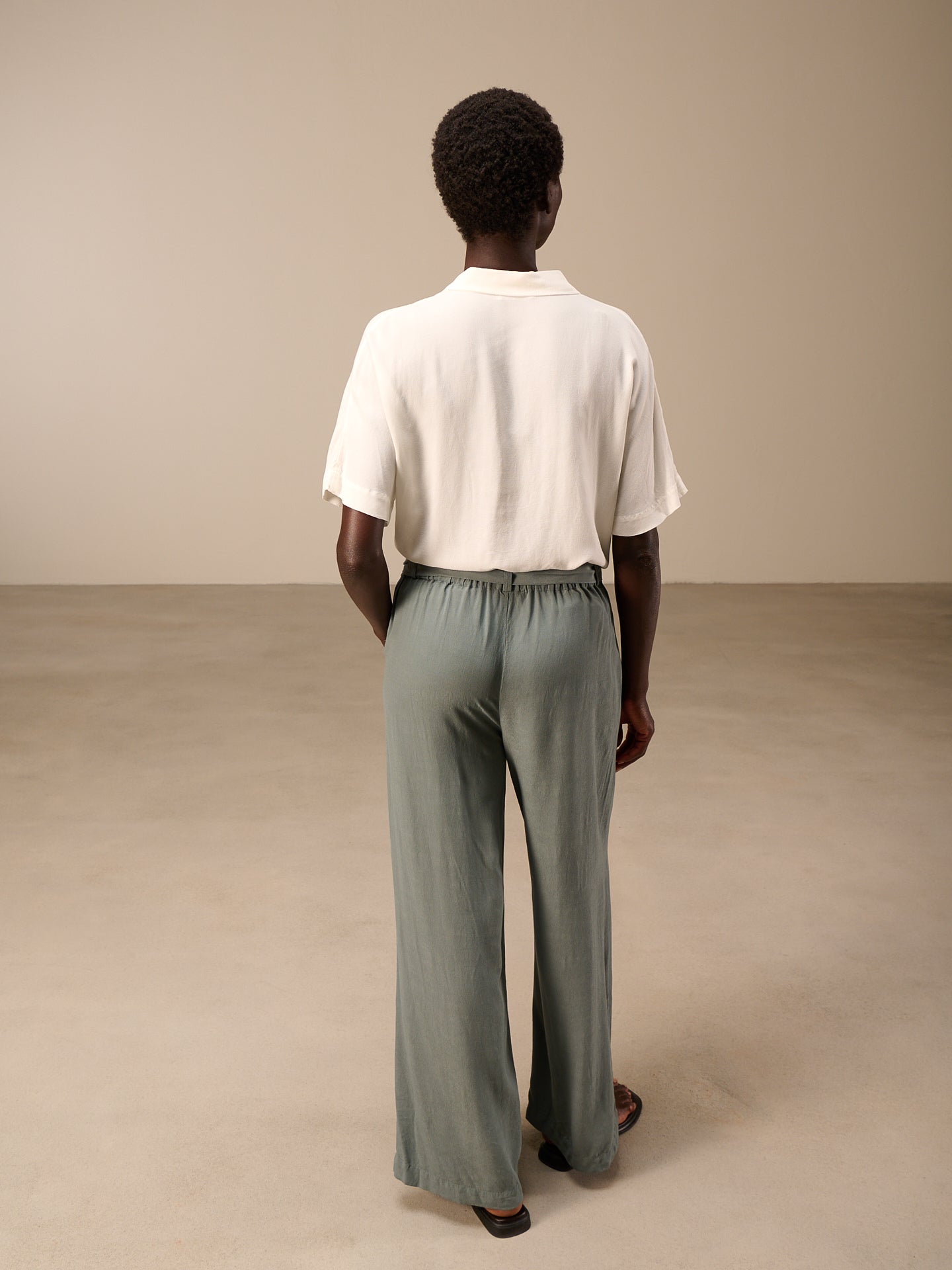 Pants with belt