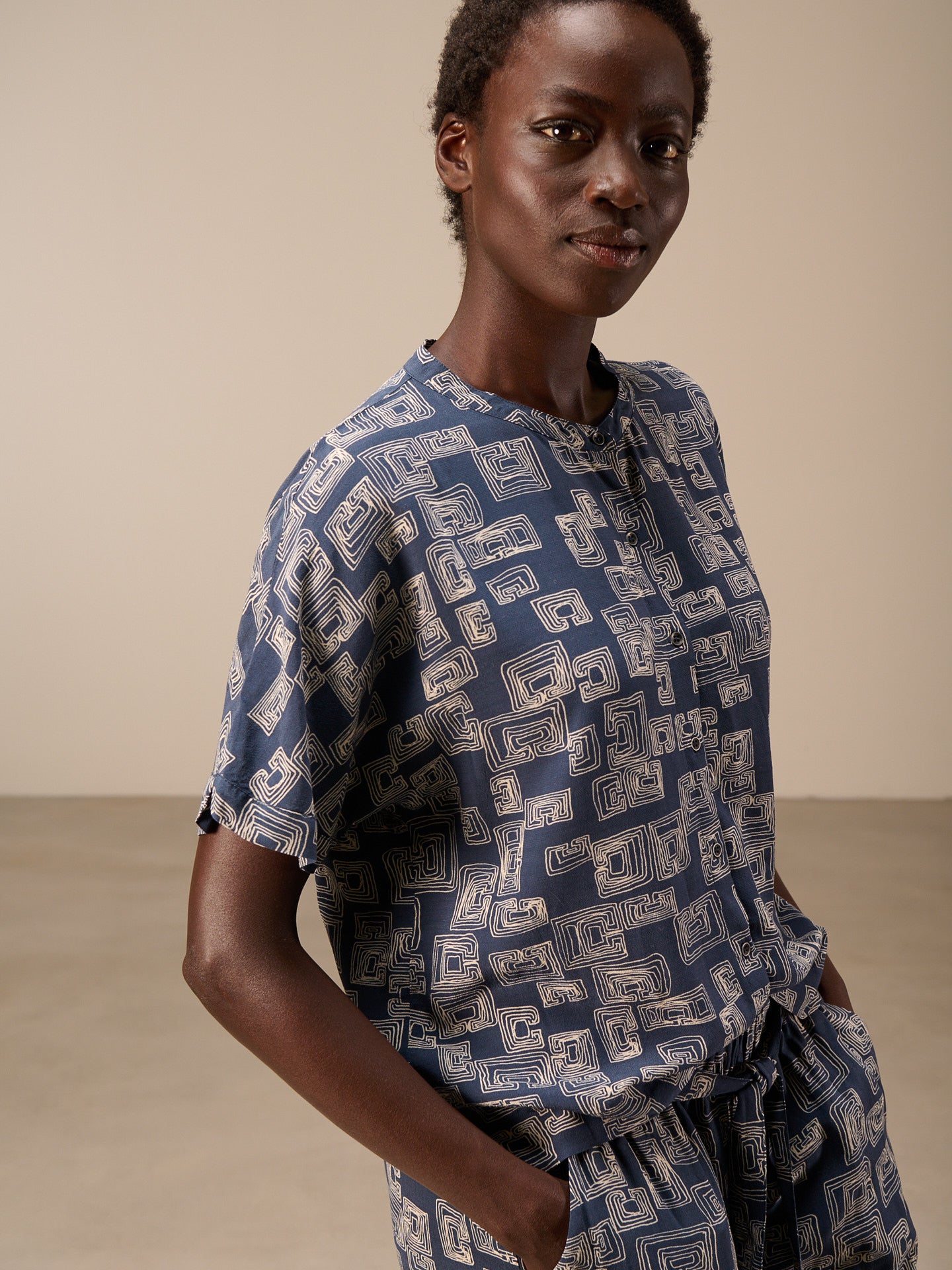 Bluse mit Stehkragen