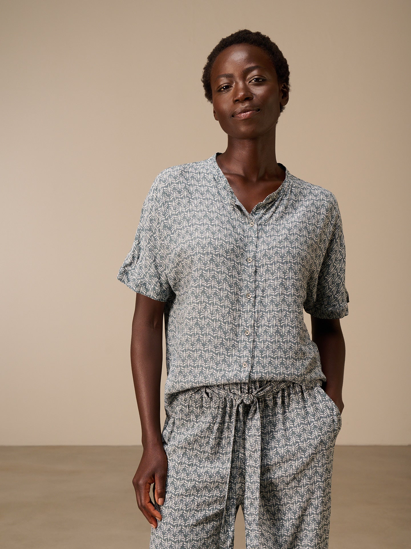 Bluse mit Stehkragen