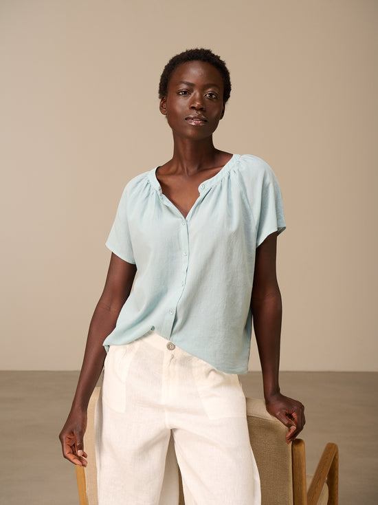 Short-sleeved blouse