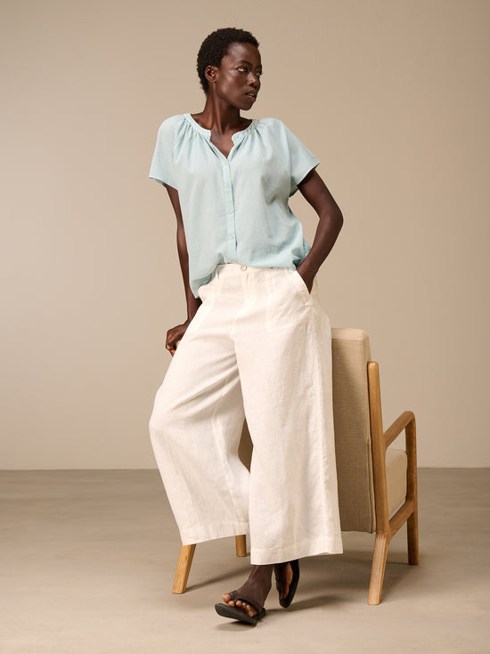 Short-sleeved blouse