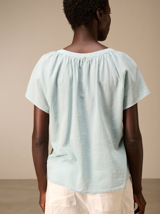 Short-sleeved blouse