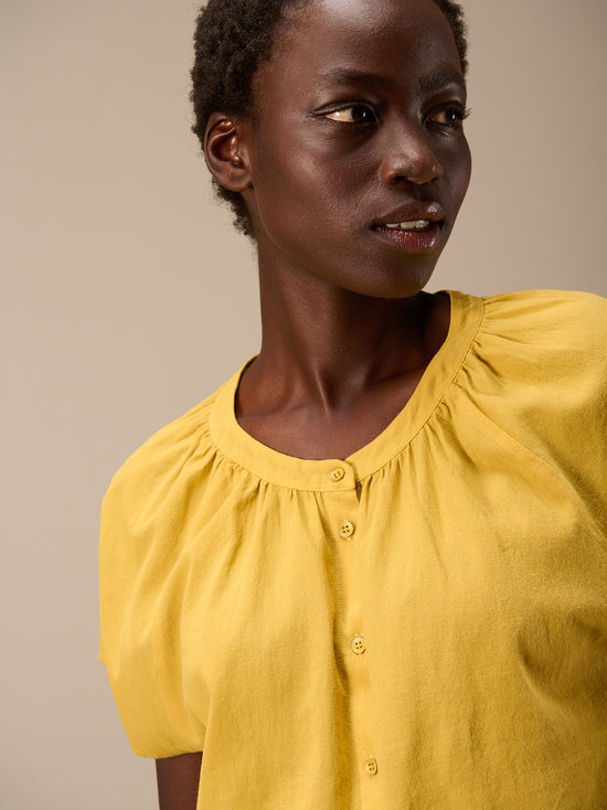 Short-sleeved blouse