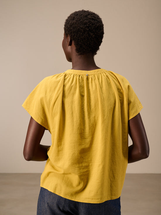 Short-sleeved blouse