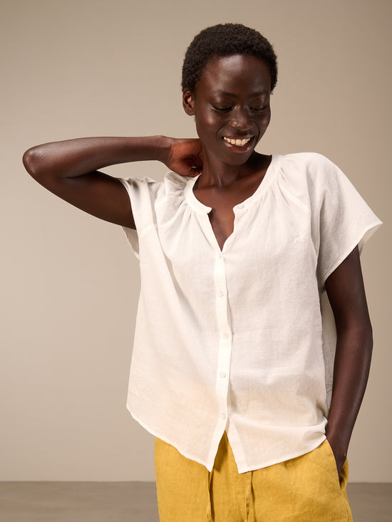 Short-sleeved blouse