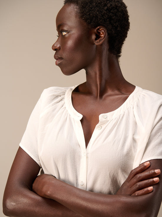 Short-sleeved blouse