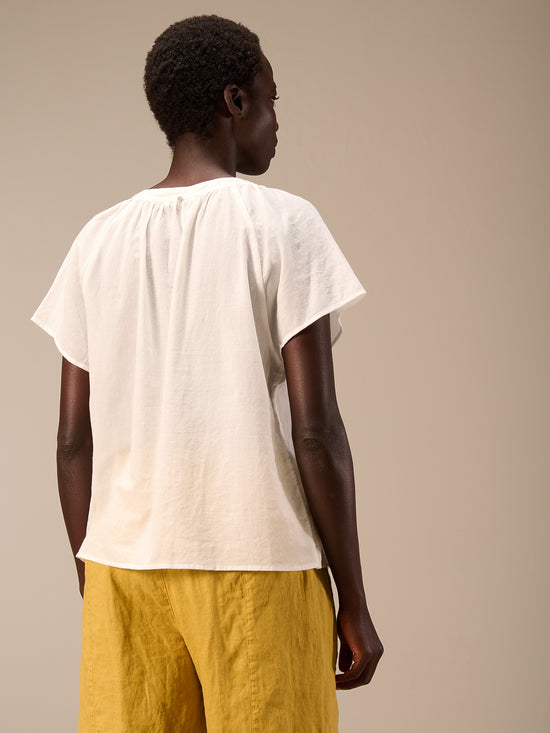 Short-sleeved blouse