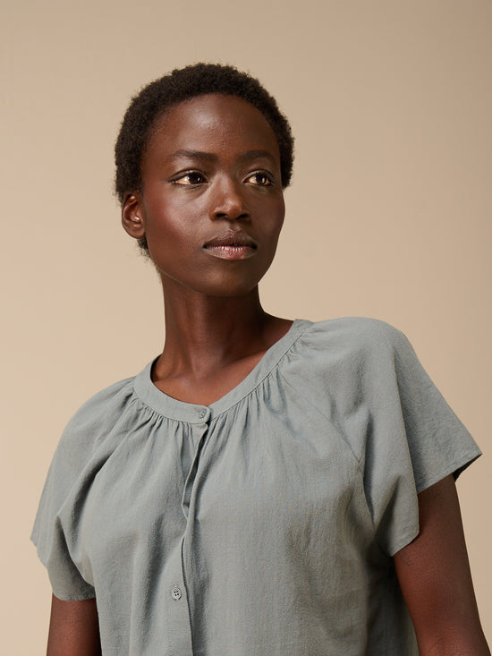 Short-sleeved blouse