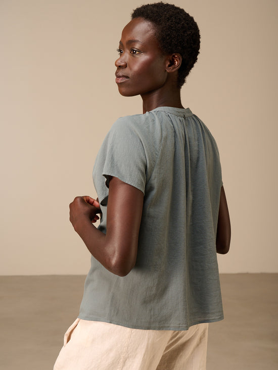 Short-sleeved blouse