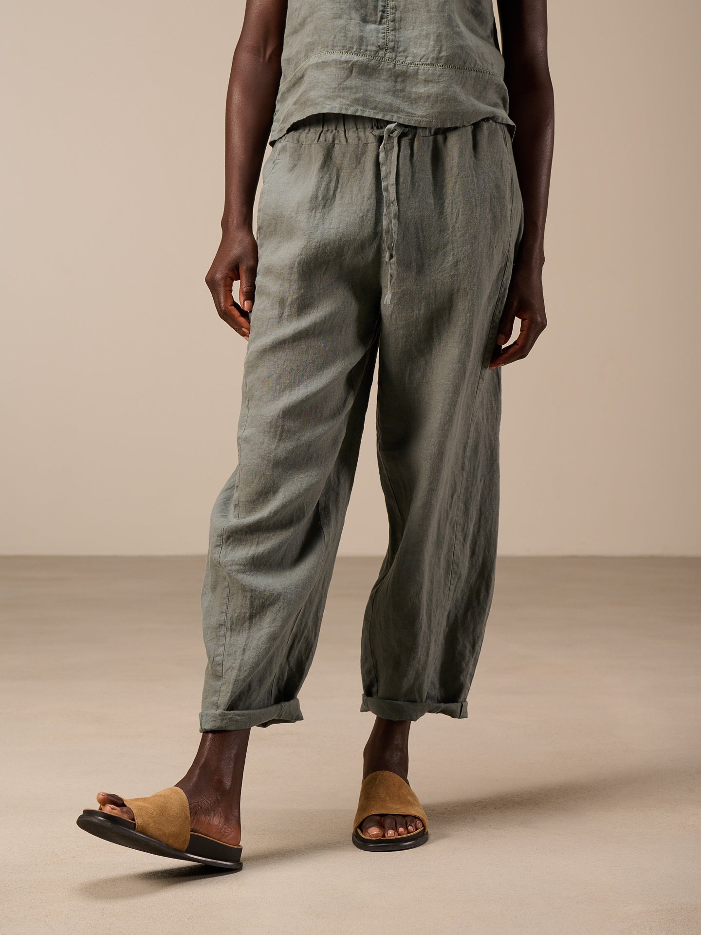Pants with belt
