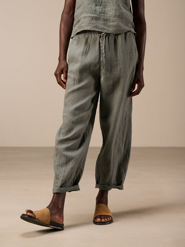Pants with belt