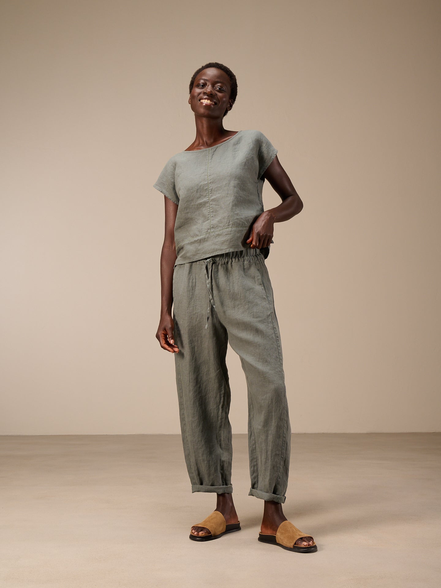Pants with belt
