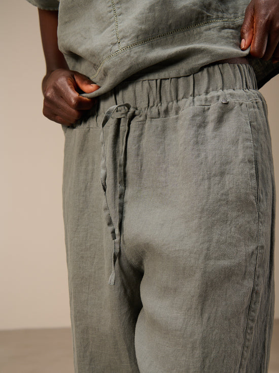 Pants with belt