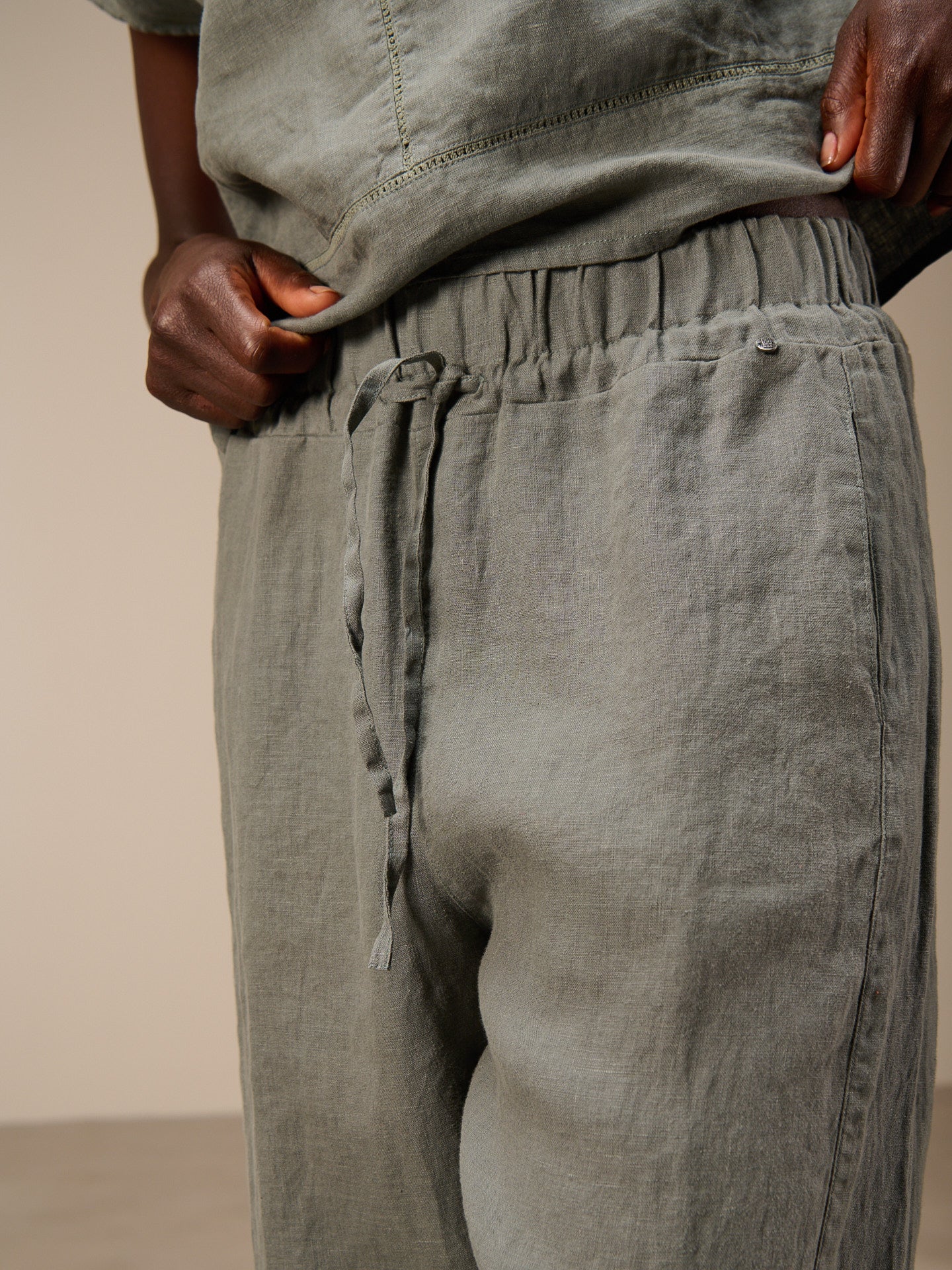 Pants with belt