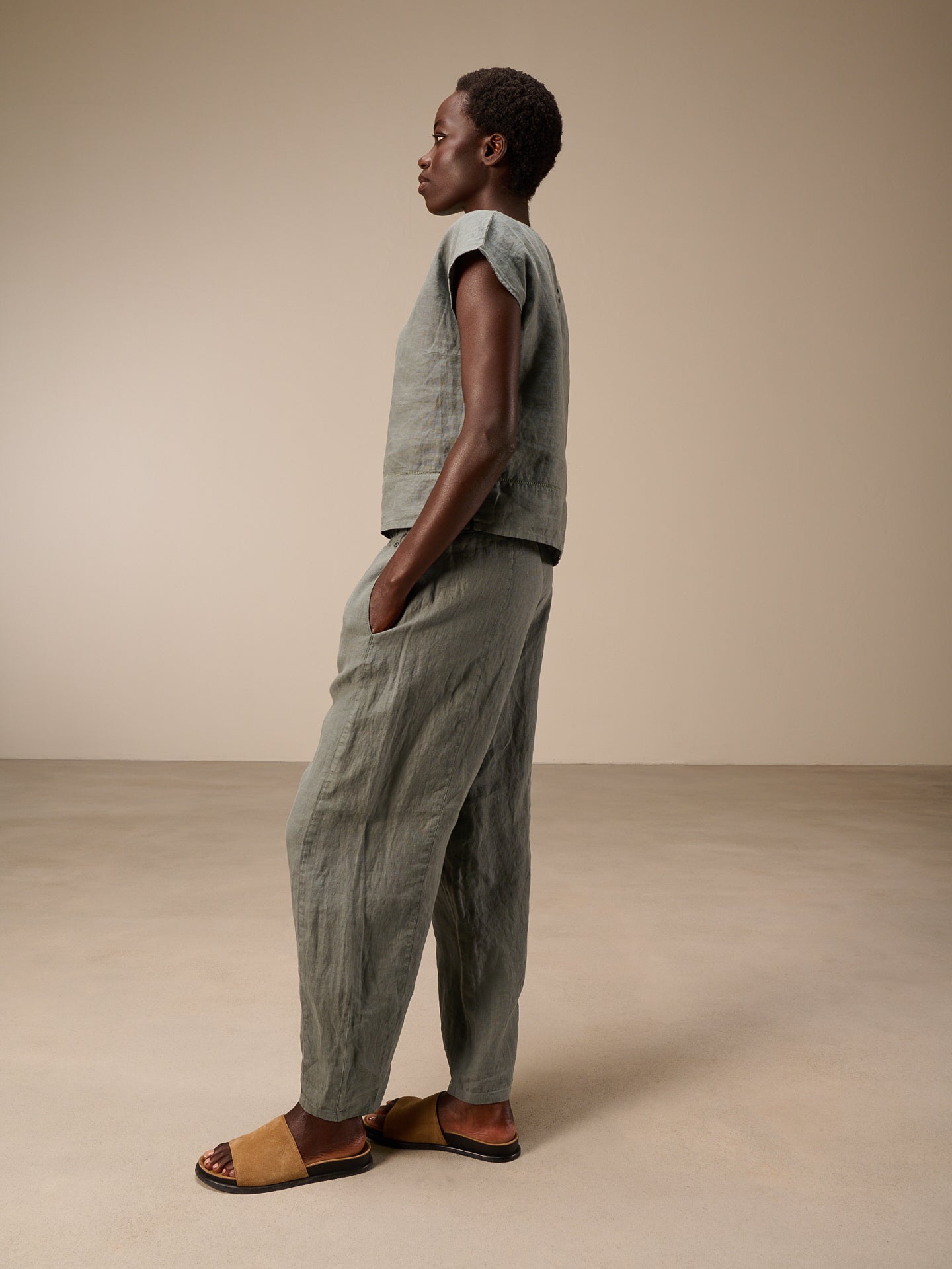 Pants with belt
