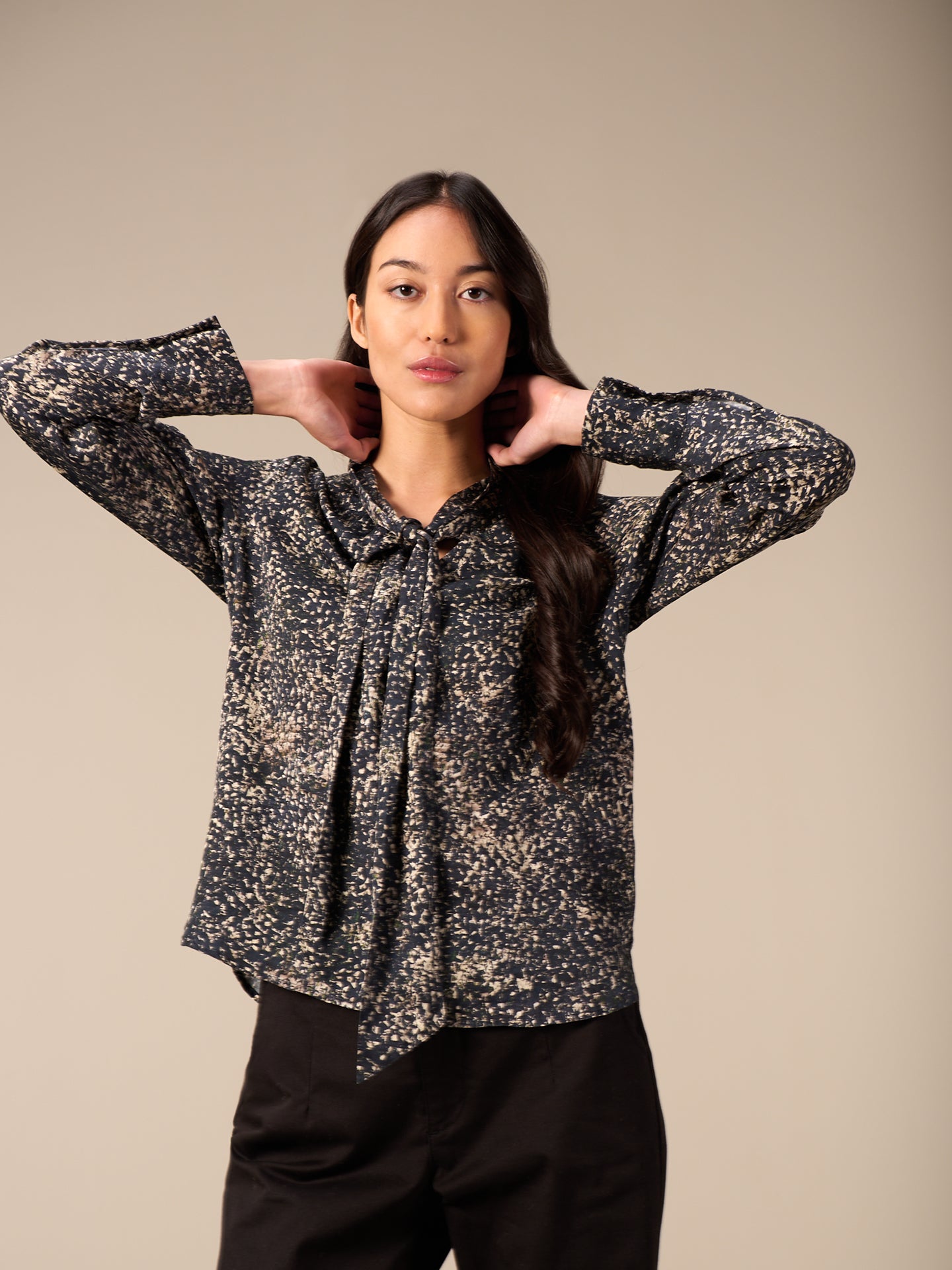 blouse à lavallière