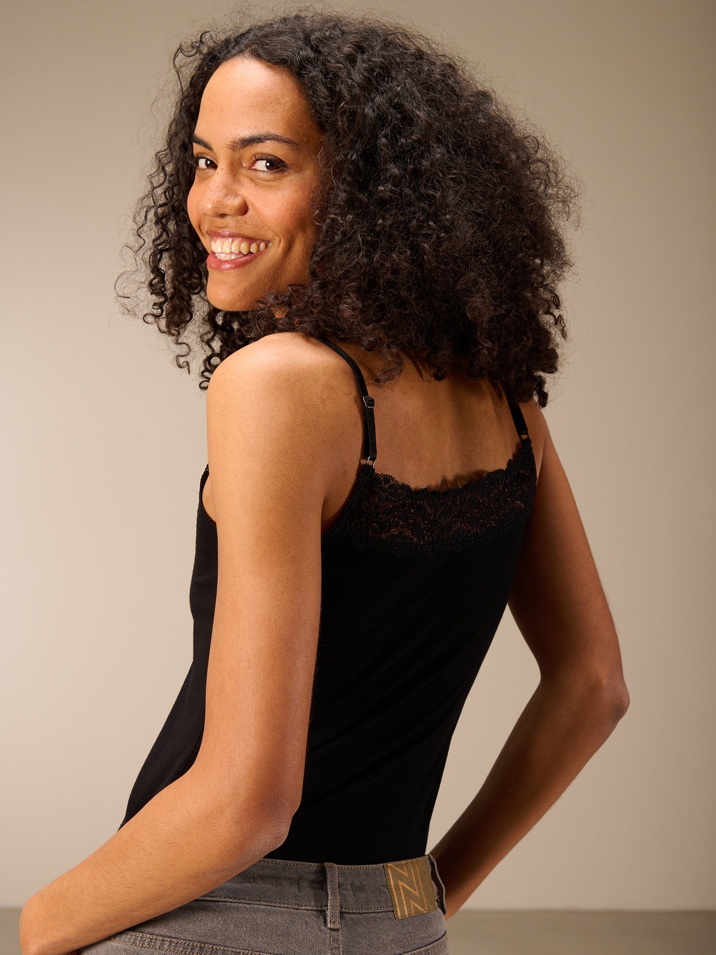 top à bretelles avec dentelle