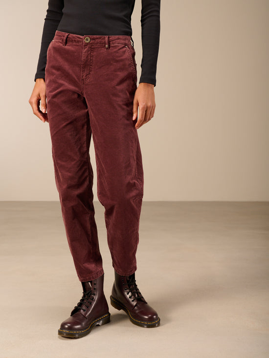 Barrel-leg trousers