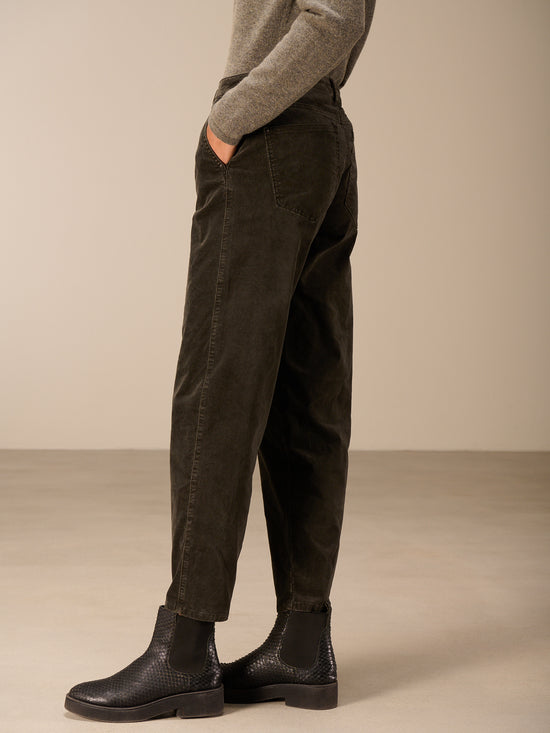 Barrel-leg trousers