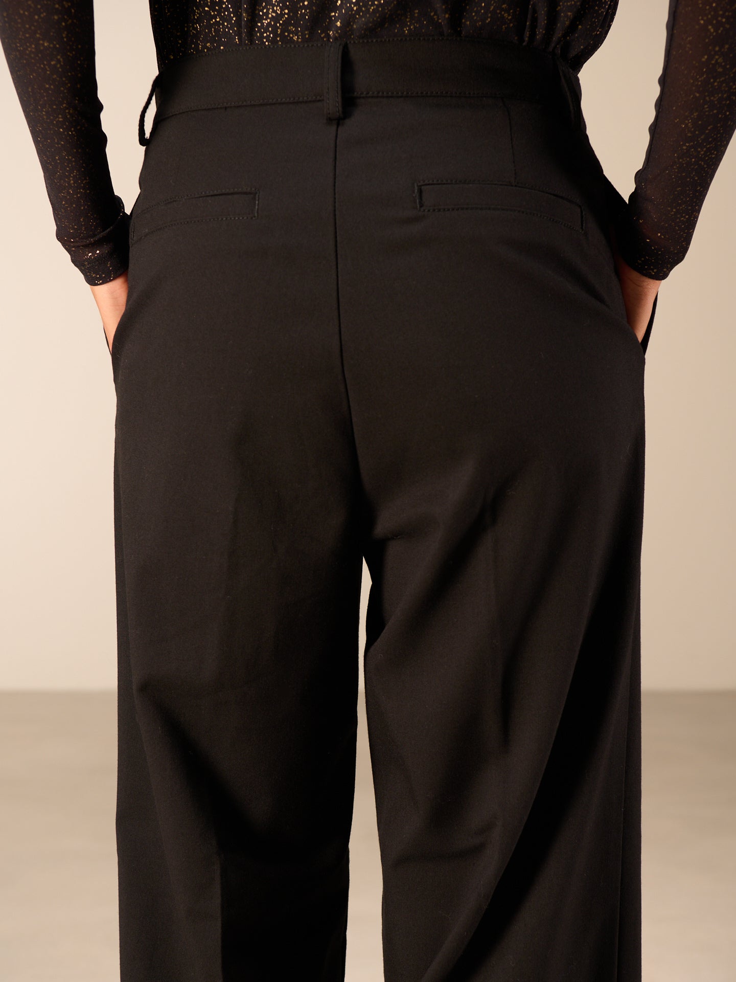 Wide-leg trousers