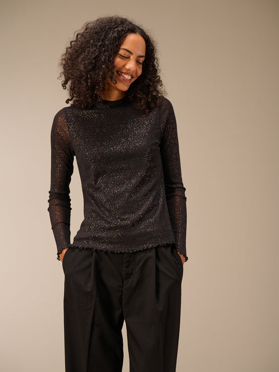 Shirt with stand-up collar